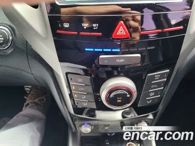 KGM Tivoli 2016 thumb 8