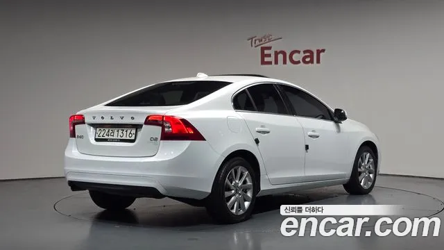 Volvo S60 2014 thumb 6