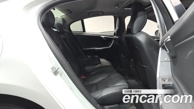 Volvo S60 2014 thumb 3