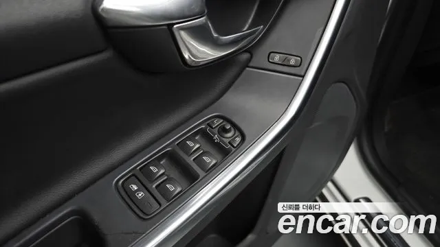 Volvo S60 2014 thumb 8