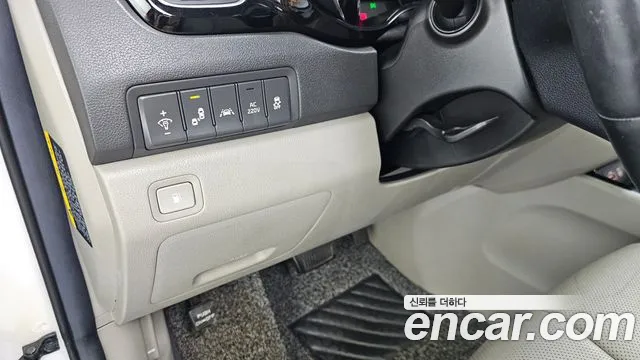 Kia Carnival 2017 thumb 11