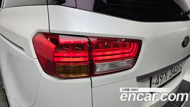 Kia Carnival 2017 thumb 2