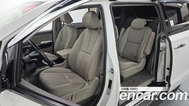 Kia Carnival 2017 thumb 6