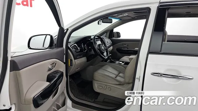 Kia Carnival 2017 thumb 7