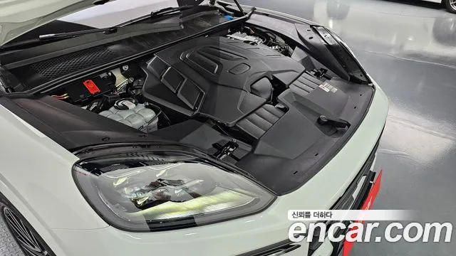 Porsche Cayenne 2025 thumb 9