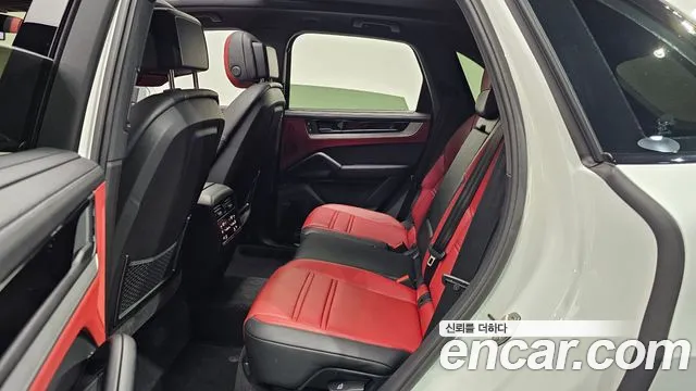 Porsche Cayenne 2025 thumb 11