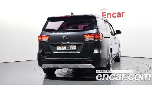 Kia Carnival 2016 thumb 8
