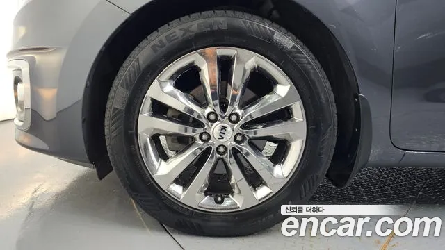 Kia Carnival 2016 thumb 4