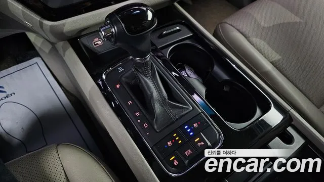 Kia Carnival 2016 thumb 9
