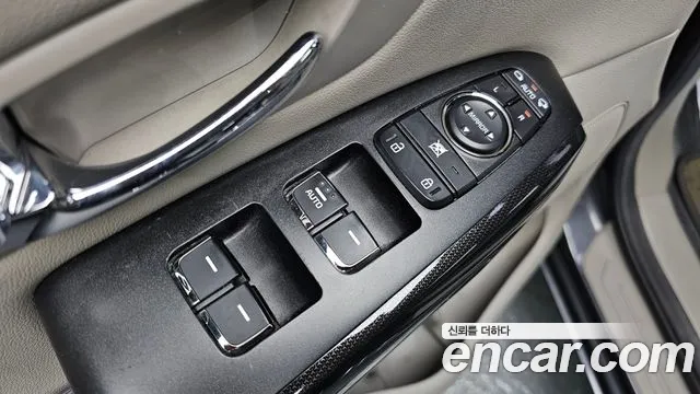 Kia Carnival 2016 thumb 2