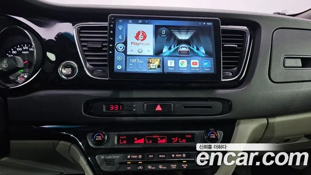 Kia Carnival 2016 thumb 10