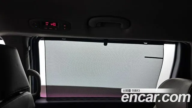 Kia Carnival 2016 thumb 7