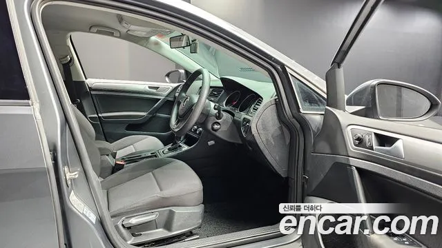 Volkswagen Golf 2017 thumb 2