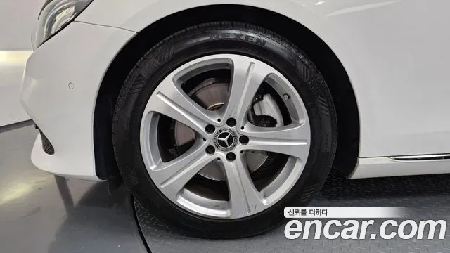 Mercedes-Benz E-Class 2018 thumb 7