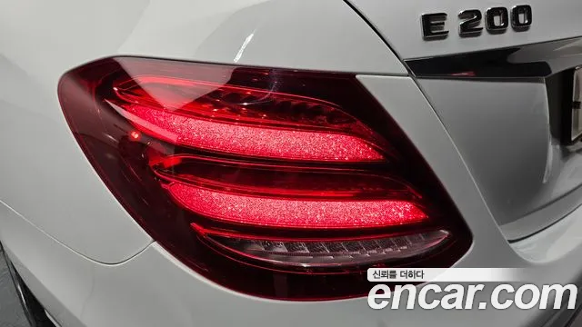 Mercedes-Benz E-Class 2018 thumb 4