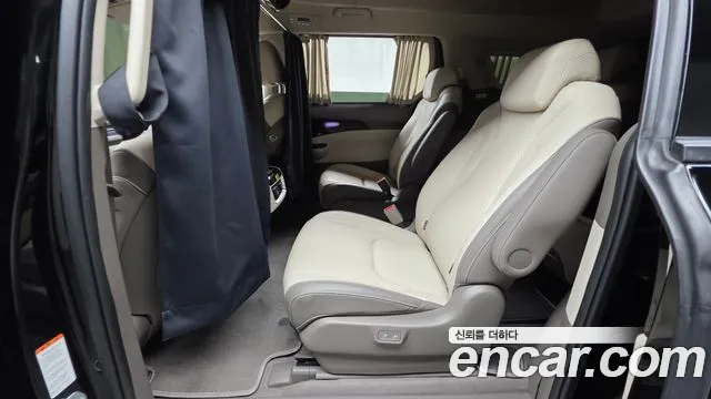 Kia Carnival 2023 thumb 9