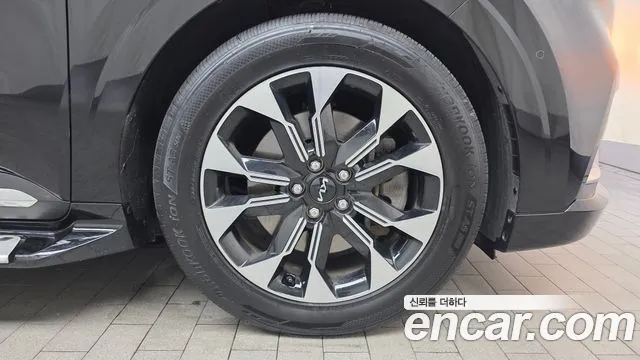 Kia Carnival 2023 thumb 3