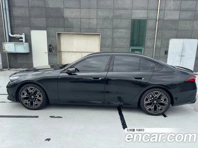 BMW 5 серии 2025 thumb 2