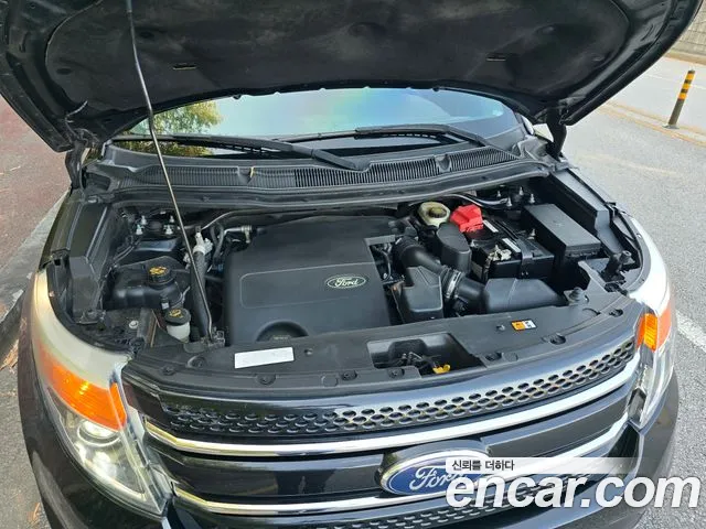Ford Explorer 2013 thumb 8