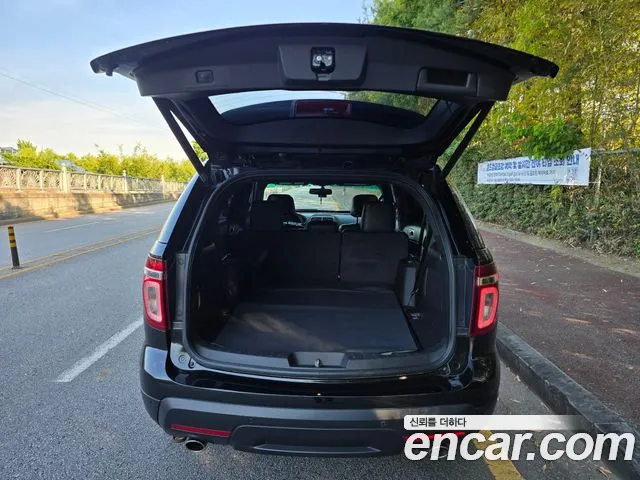 Ford Explorer 2013 thumb 11