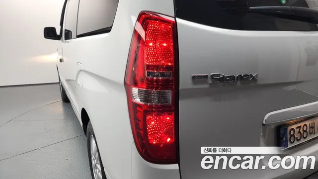 Hyundai Staria 2021 thumb 4
