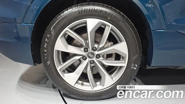 Audi e-tron 2020 thumb 6