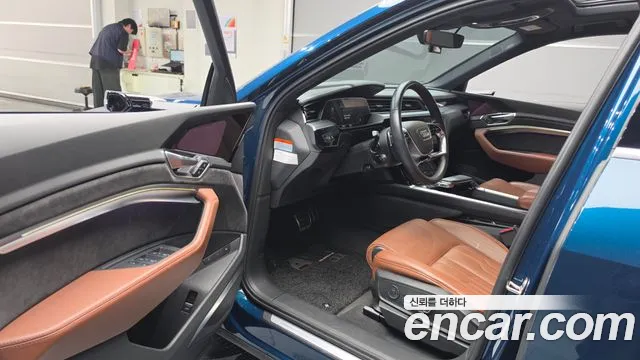 Audi e-tron 2020 thumb 9