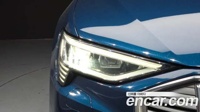 Audi e-tron 2020 thumb 11