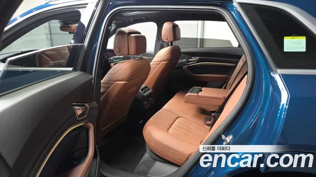 Audi e-tron 2020 thumb 4