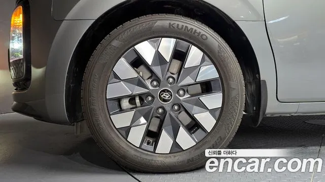 Hyundai Staria 2023 thumb 6