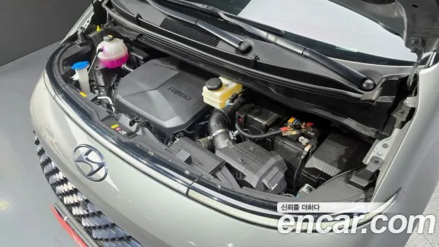 Hyundai Staria 2023 thumb 3