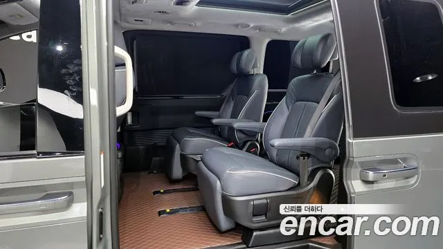 Hyundai Staria 2023 thumb 7