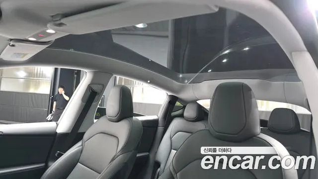 Tesla Model Y 2025 thumb 2