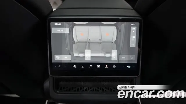 Tesla Model Y 2025 thumb 6