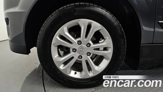 KGM Korando 2017 thumb 12