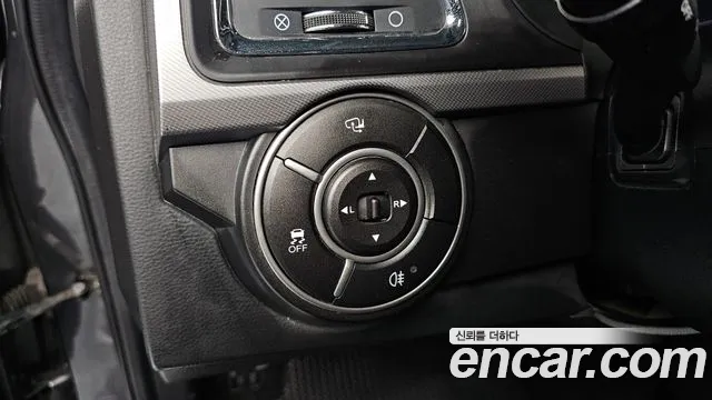 KGM Korando 2017 thumb 10