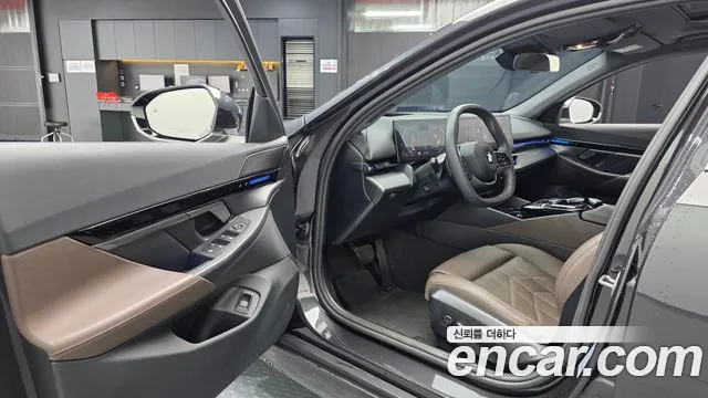 BMW 5 серии 2023 thumb 2