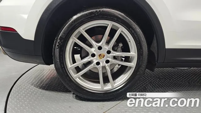 Porsche Cayenne 2019 thumb 5
