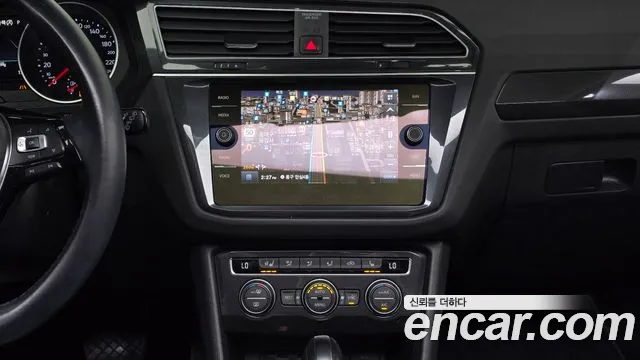 Volkswagen Tiguan 2019 thumb 2