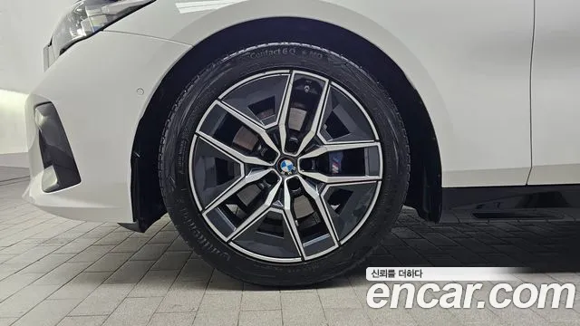 BMW 5 серии 2023 thumb 12