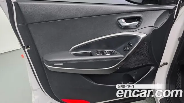 Hyundai Santafe 2015 thumb 12