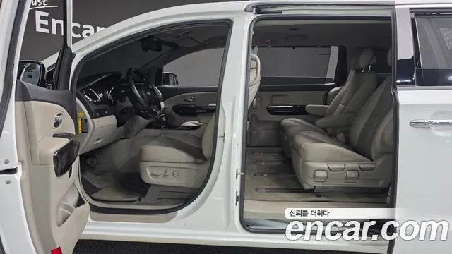Kia Carnival 2018 thumb 11