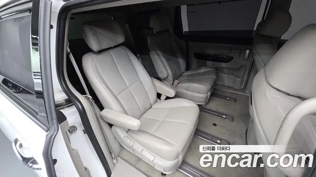 Kia Carnival 2018 thumb 3