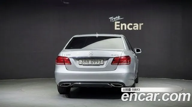 Mercedes-Benz E-Class 2015 thumb 9
