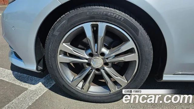 Mercedes-Benz E-Class 2015 thumb 11