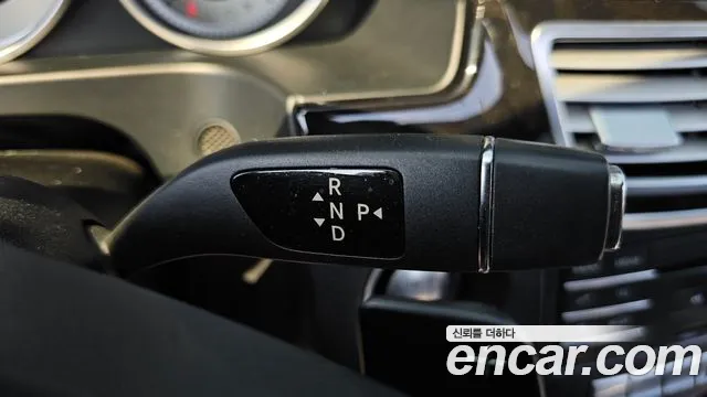 Mercedes-Benz E-Class 2015 thumb 10