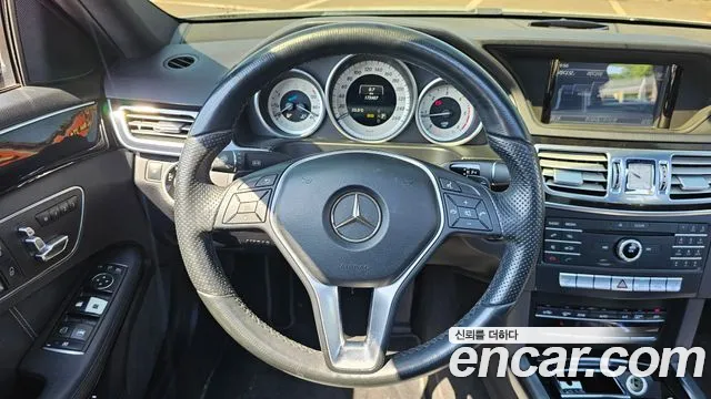 Mercedes-Benz E-Class 2015 thumb 8