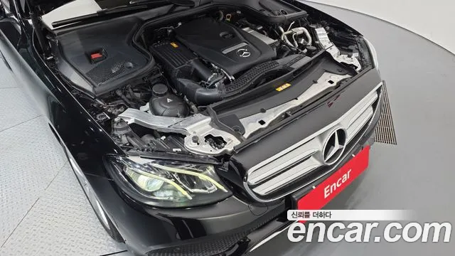 Mercedes-Benz E-Class 2017 thumb 6