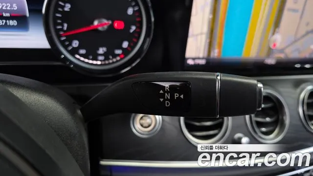 Mercedes-Benz E-Class 2017 thumb 10