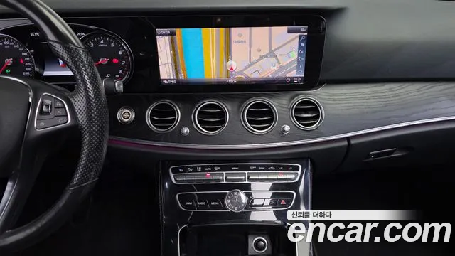 Mercedes-Benz E-Class 2017 thumb 2